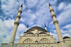 Ihram Garment: Essential for Umrah 2025 Packages